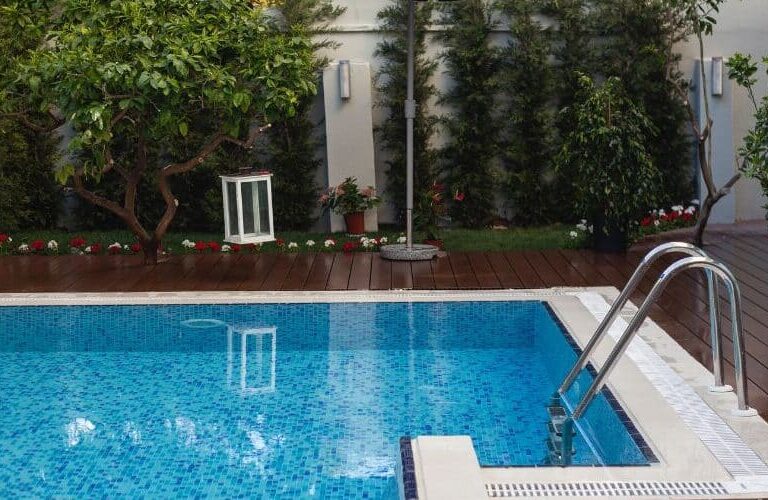 Cómo Acondicionar Tu Piscina Y Instalar Una Placa Solar